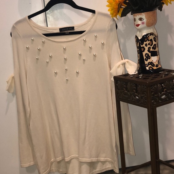 Beautiful  cold shoulder sweater by.  AugustSilk. - Picture 3 of 5